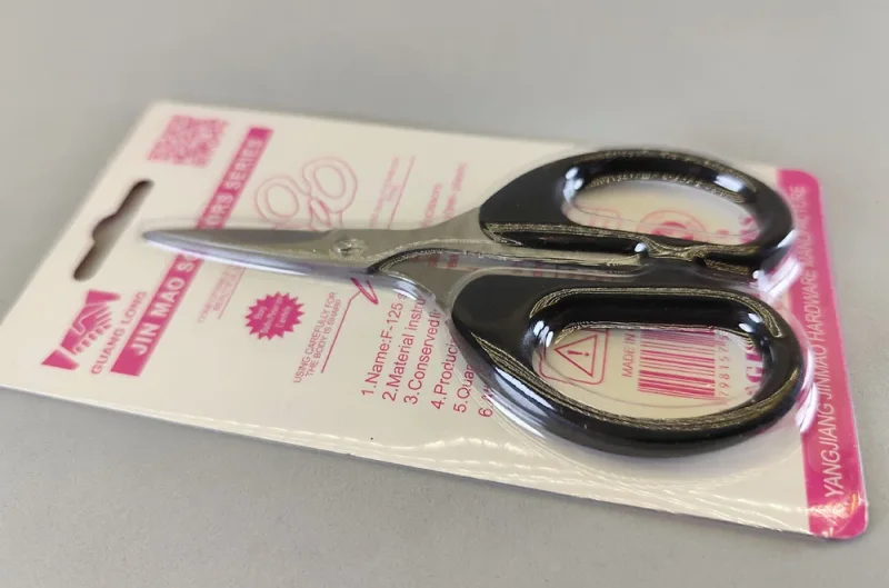 Kleine Schere für unterwegs, sehr günstige China Variante