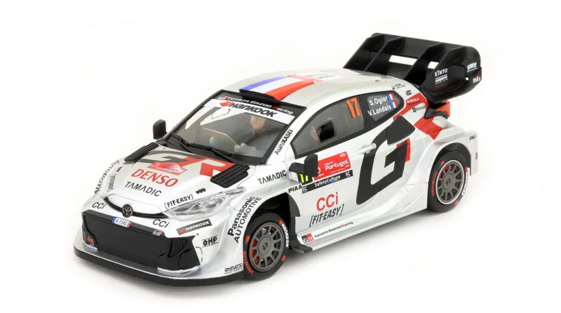 Slotcar 1:32 Analog AVANT Yaris Rally 1 No. 17 — Rennversion mit Kunststoff-Chassis