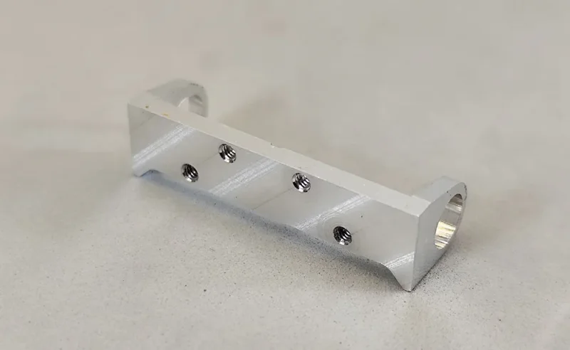 Achsbock/Halter Alu H7.5, breit 30 mm, gefräst, beidseitig, Lagerhöhe 7,5 mm, Achsmitte 10.5 mm - zum Beispiel für unsere DSC Chassis, (Hinterachshalter)