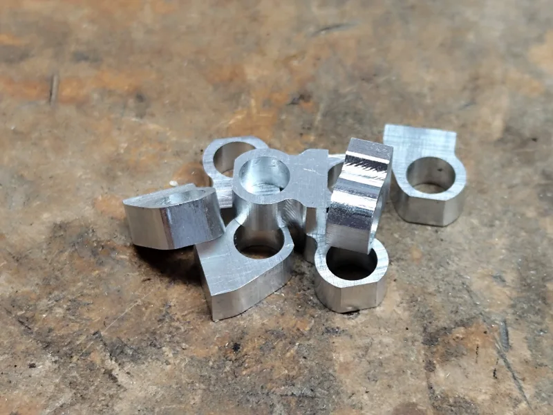 Achsbock/Halter, H 3.5/6.5 mm, ALU CNC, f. Einzelachse/Rad, 5 mm breit, f. 2 Kugellager, by SCT, SLOT-FORMEL