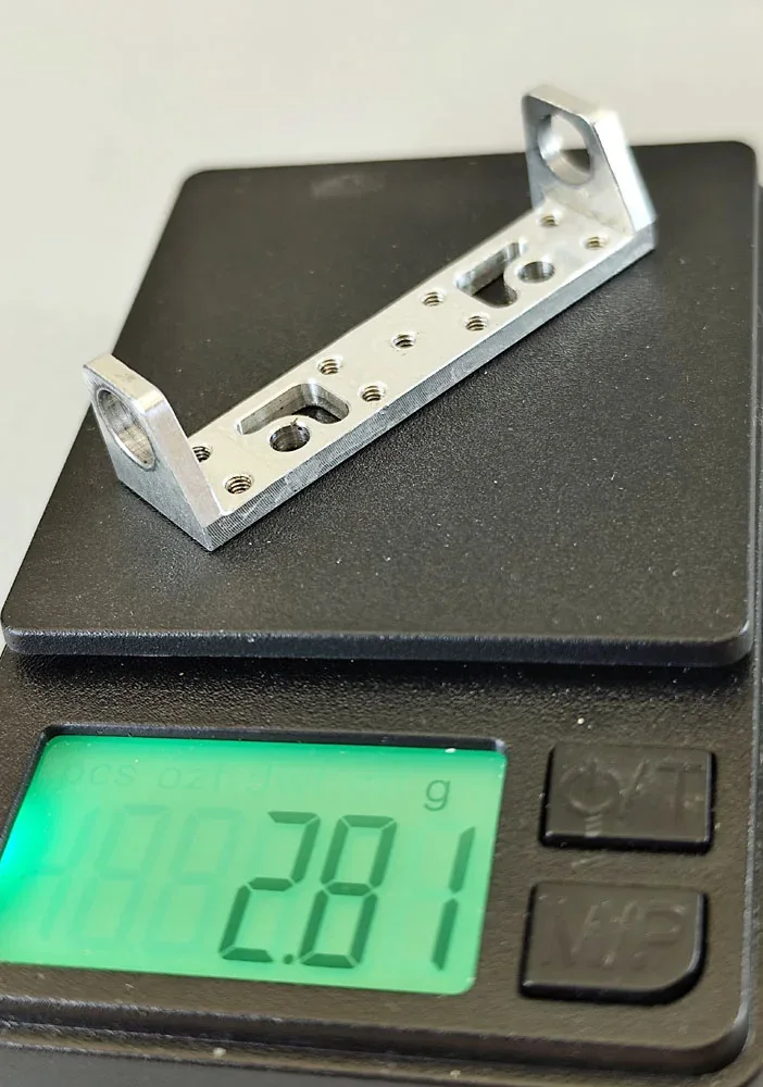 Achsbock/Halter Alu H4,0/H7.0, gefräst, breit 45 mm, beidseitig, Lagerhöhe 7,0 mm, Achsmitte 10.0 mm zum Beispiel für unsere Formel Chassis - HINTEN!