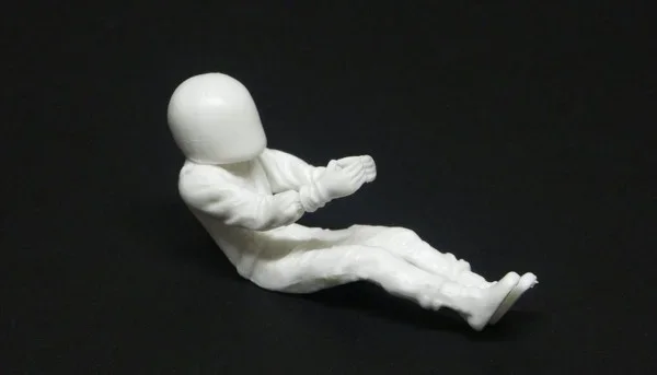 Fahrerfigur 1:24 BRM mit Integralhelm, Kunststoff, hart, Bausatz, Kopf/Helm, Körper, Arme sind getrennt - weiss