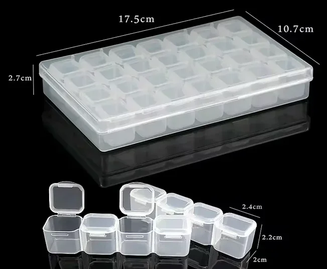 Aufbewahrungsbox in Weiß/Transparent, Maße 17,5 x 10,7 x 2,7 cm, ausgestattet mit 28 kleinen Einzelbehältern (je 2,4 x 2,0 x 2,2 cm) inklusive Deckeln.