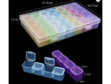 Aufbewahrungsbox in Weiß/Transparent, Maße 17,5 x 10,7 x 2,7 cm, ausgestattet mit 28 kleinen Einzelbehältern (je 2,4 x 2,0 x 2,2 cm) inklusive Deckeln.