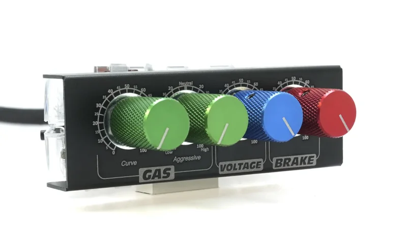 DS Electronic PHN-01 in Wettbewerbsausführung für Bahnen mit negativem Bahnanschluss (Pluspol geregelt), Geschwindigkeitsregler analog