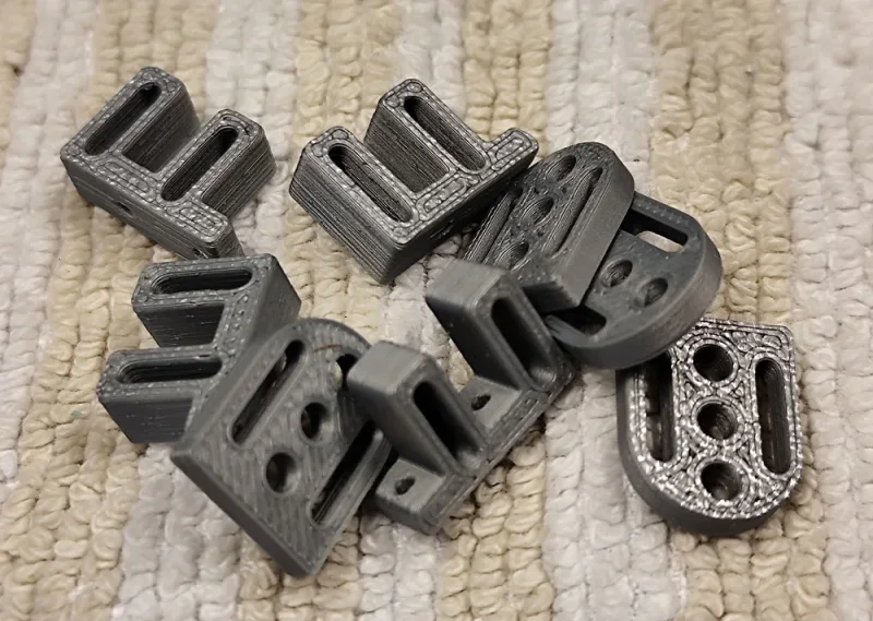 FAKE-CHASSIS 1:24 - für Standmodelle, ehemalige Scale-Slotracer und mehr, Radstände von 40 bis 130 mm (3 Versionen), Radabstände ab ca. 65 mm, BAUSATZ.