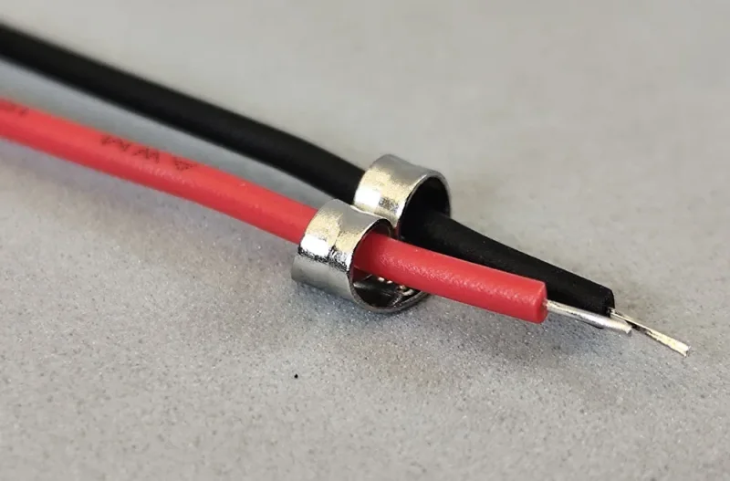 Kabelclip (1) zum festkleben, Kabelführung im Slotcar leicht gemacht, Metall silber