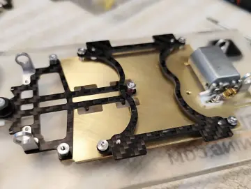NextGen Chassis-KIT 13D, Messing 1.5 mm / Chassisplatte B 70 mm, Anbauteile 1.5 mm CFK (Carbon) schwarz