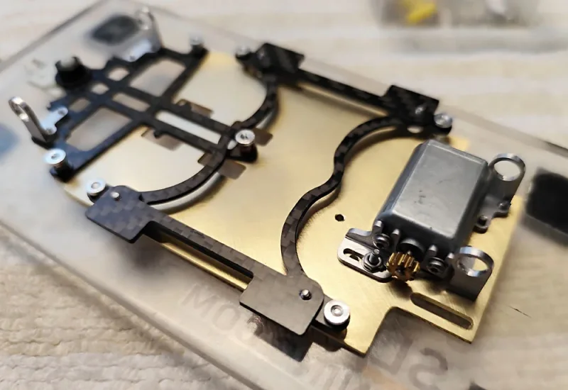 NextGen Chassis-KIT, Messing 1.5 mm / Chassisplatte B 70 mm, Anbauteile 1.5 mm CFK (Carbon) schwarz