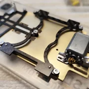 NextGen Chassis-KIT, Messing 1.5 mm / Chassisplatte B 70 mm, Anbauteile 1.5 mm CFK (Carbon) schwarz