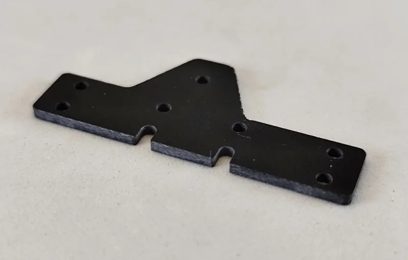 SCT-SF, GFK/CFK/ME, V2 Achs-Abstandshalter 8 Loch (länger), hinten, varibale Stärken und Materialien 0.01-2.0mm