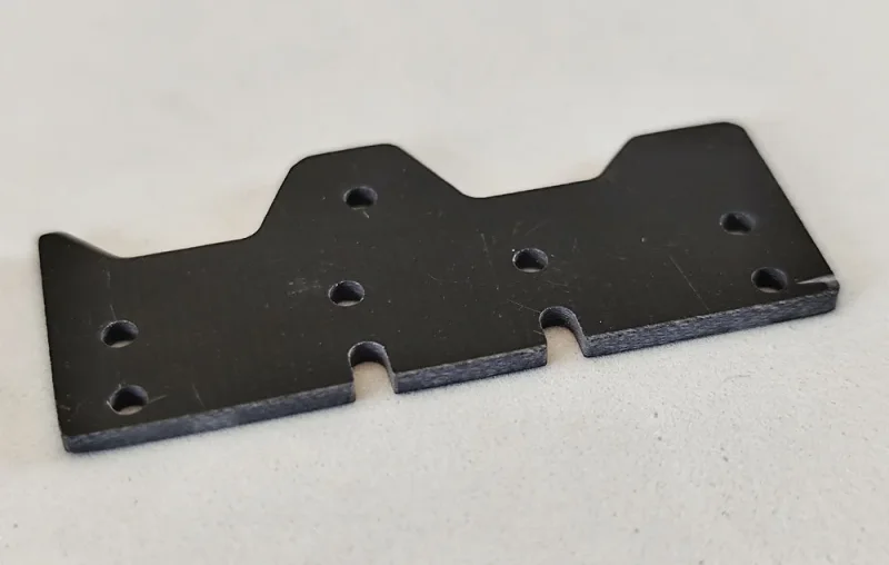 SCT-SF, GFK/CFK/ME, V3 Achs-Abstandshalter 8 Loch (länger, breiter), hinten, varibale Stärken und Materialien 0.01-2.0mm