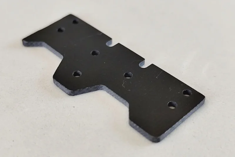 SCT-SF, GFK/CFK/ME, V3 Achs-Abstandshalter 8 Loch (länger, breiter), hinten, varibale Stärken und Materialien 0.01-2.0mm