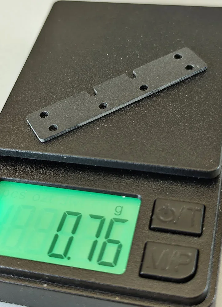 SCT-SF, GFK/CFK/ME, V1 Achs-Abstandshalter 8 Loch (schmal), hinten, varibale Stärken und Materialien 0.01-2.0mm