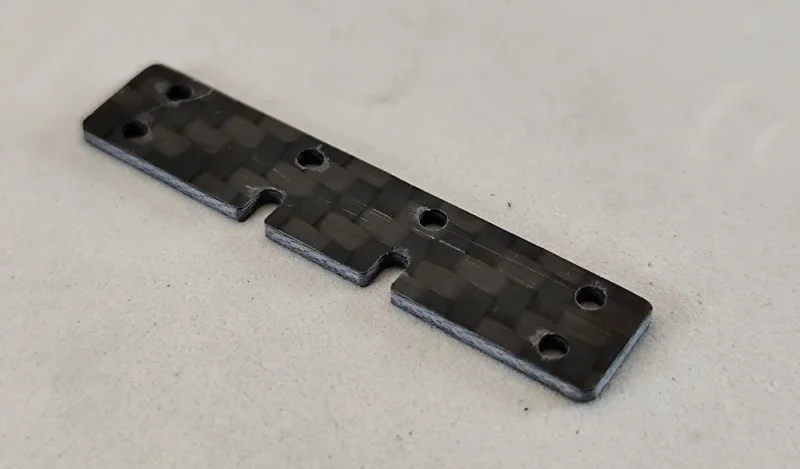 SCT-SF, GFK/CFK/ME, V1 Achs-Abstandshalter 8 Loch (schmal), hinten, varibale Stärken und Materialien 0.01-2.0mm