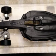 SLOT-FORMEL-MODERN KIT1 mit 1.5 mm Basisplatte, CFK! 1,5 mm, konzipiert für ein fahrfertiges Gewicht von 130 g, Bausatz. / Für den Deckel von AP ModernF.