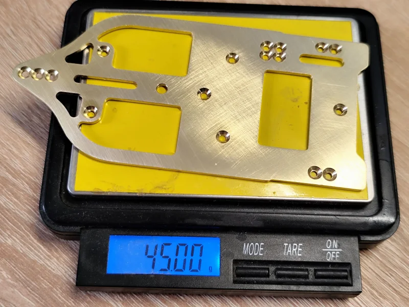 SLOT-FORMEL-MODERN KIT1 mit 1.5 mm Basisplatte, CFK! 1,5 mm, konzipiert für ein fahrfertiges Gewicht von 130 g, Bausatz. / Für den Deckel von AP ModernF.