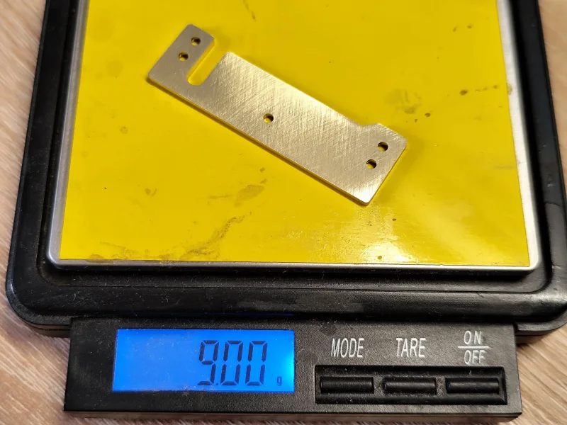 SLOT-FORMEL-MODERN KIT1 mit 1.5 mm Basisplatte, CFK! 1,5 mm, konzipiert für ein fahrfertiges Gewicht von 130 g, Bausatz. / Für den Deckel von AP ModernF.