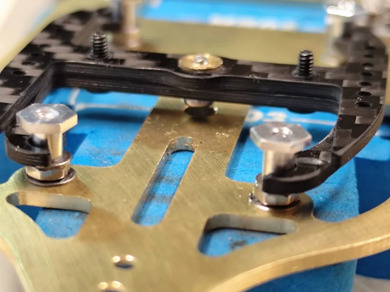 SLOT-FORMEL-MODERN KIT1 mit 1.5 mm Basisplatte, CFK! 1,5 mm, konzipiert für ein fahrfertiges Gewicht von 130 g, Bausatz. / Für den Deckel von AP ModernF.