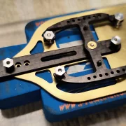 SLOT-FORMEL-MODERN KIT1 mit 1.5 mm Basisplatte, CFK! 1,5 mm, konzipiert für ein fahrfertiges Gewicht von 130 g, Bausatz. / Für den Deckel von AP ModernF.