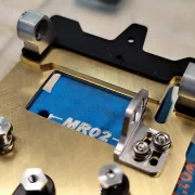SLOT-FORMEL-MODERN KIT1 mit 1.5 mm Basisplatte, CFK! 1,5 mm, konzipiert für ein fahrfertiges Gewicht von 130 g, Bausatz. / Für den Deckel von AP ModernF.