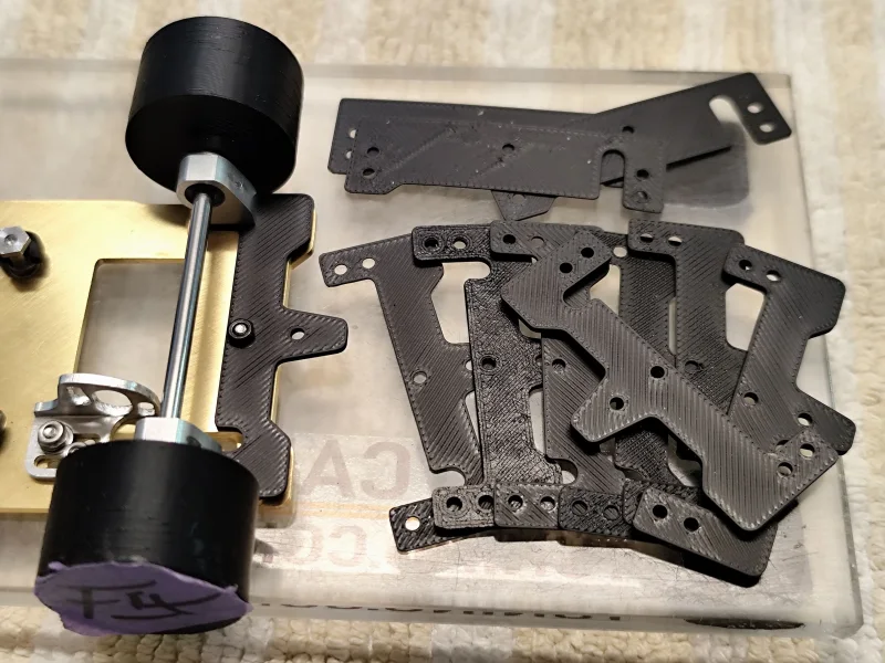 SLOT-FORMEL-MODERN KIT1 mit 1.5 mm Basisplatte, CFK! 1,5 mm, konzipiert für ein fahrfertiges Gewicht von 130 g, Bausatz. / Für den Deckel von AP ModernF.