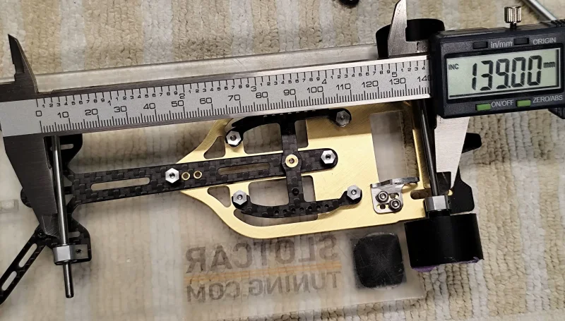 SLOT-FORMEL-MODERN KIT1 mit 1.5 mm Basisplatte, CFK! 1,5 mm, konzipiert für ein fahrfertiges Gewicht von 130 g, Bausatz. / Für den Deckel von AP ModernF.
