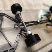 SLOT-FORMEL-MODERN KIT1 mit 1.5 mm Basisplatte, CFK! 1,5 mm, konzipiert für ein fahrfertiges Gewicht von 130 g, Bausatz. / Für den Deckel von AP ModernF.