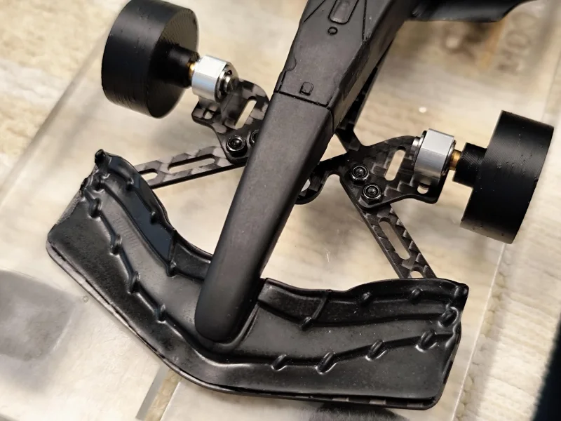 SLOT-FORMEL-MODERN KIT1 mit 1.5 mm Basisplatte, CFK! 1,5 mm, konzipiert für ein fahrfertiges Gewicht von 130 g, Bausatz. / Für den Deckel von AP ModernF.