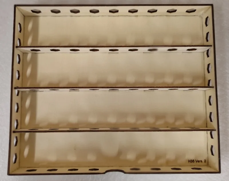 SLOTKOFFER BAUSATZ! (Race Version) für 4 Autos 1/24 und jede Menge Werkzeug und Ersatzteile, relativ leicht da aus Pappelsperrholz gelasert, passgenau und nach verkleben stabil.