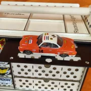 SLOTKOFFER BAUSATZ! (Race Version) für 4 Autos 1/24 und jede Menge Werkzeug und Ersatzteile, relativ leicht da aus Pappelsperrholz gelasert, passgenau und nach verkleben stabil.