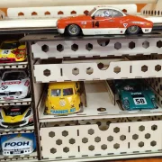 SLOTKOFFER BAUSATZ! (Race Version) für 4 Autos 1/24 und jede Menge Werkzeug und Ersatzteile, relativ leicht da aus Pappelsperrholz gelasert, passgenau und nach verkleben stabil.