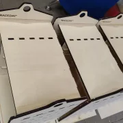 SLOTKOFFER BAUSATZ! (Race Version) für 4 Autos 1/24 und jede Menge Werkzeug und Ersatzteile, relativ leicht da aus Pappelsperrholz gelasert, passgenau und nach verkleben stabil.