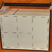 SLOTKOFFER BAUSATZ! (Race Version) für 4 Autos 1/24 und jede Menge Werkzeug und Ersatzteile, relativ leicht da aus Pappelsperrholz gelasert, passgenau und nach verkleben stabil.