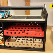 SLOTKOFFER BAUSATZ! (Race Version) für 4 Autos 1/24 und jede Menge Werkzeug und Ersatzteile, relativ leicht da aus Pappelsperrholz gelasert, passgenau und nach verkleben stabil.