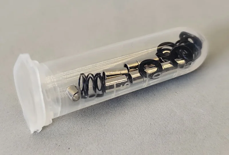 Set, 5 Federn, 5 Hülsen 5mm, 4 Hülsen 2,5mm, 7 Scheiben 0,5mm