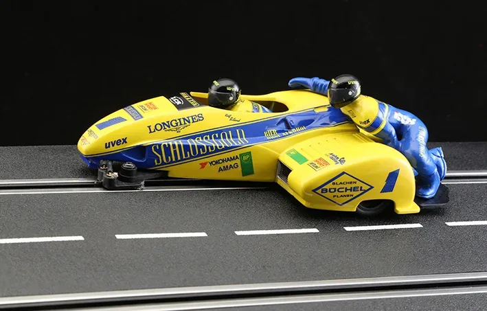Sidecar 1/18 scale – SCHLOSSGOLD #1 in Rennversion, Slotcar Maßstab 1:18 analog BRM Racing, Metall-Chassis für Bahnen 1:24