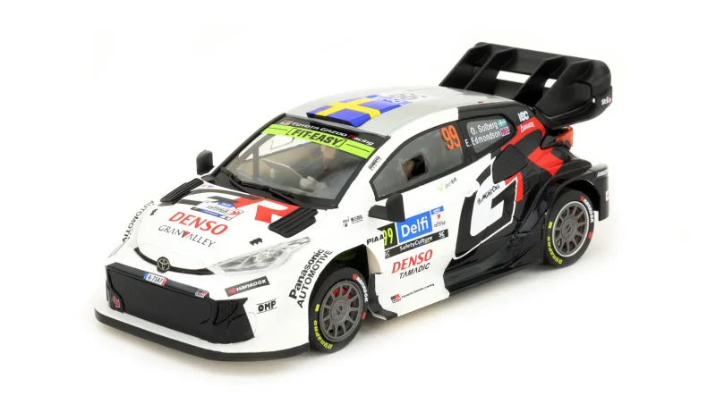 Slotcar 1:32 Analog AVANT Yaris Rally 1 No. 99 — Rennversion mit Kunststoff-Chassis