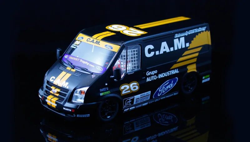 Slotcar 1:32 Analog FLY Transit No. 26 — Van-Racing-Series, Kunststoff-Chassis