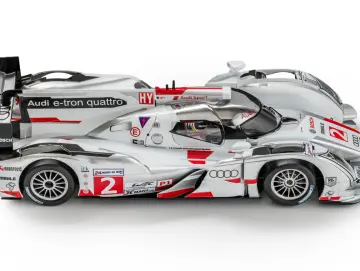 Slotcar 1:32 Analog Slot.it R18 No. 2 — Rennversion, Kunststoff-Chassis und 4x4-Allradantrieb