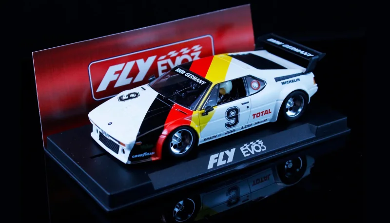 Slotcar Maßstab 1:32 analog FLY M1 Version Germany in Wettbewerbsausführung RACING EVO 3 mit Kunststoff-Chassis