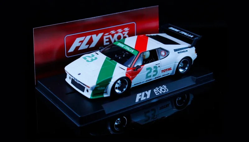 Slotcar Maßstab 1:32 analog FLY M1 Version Italy in Wettbewerbsausführung RACING EVO 3 mit Kunststoff-Chassis