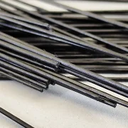 Stangen AD 1 mm, GFK/Kunststoff in Schwarz, ca. 15 cm lang. Ideal geeignet für den Einsatz im Käfigbau, als Spoilerhalter, Motorgestänge und vieles mehr.