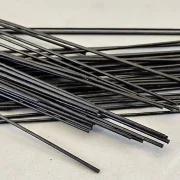 Stangen AD 1 mm, GFK/Kunststoff in Schwarz, ca. 15 cm lang. Ideal geeignet für den Einsatz im Käfigbau, als Spoilerhalter, Motorgestänge und vieles mehr.