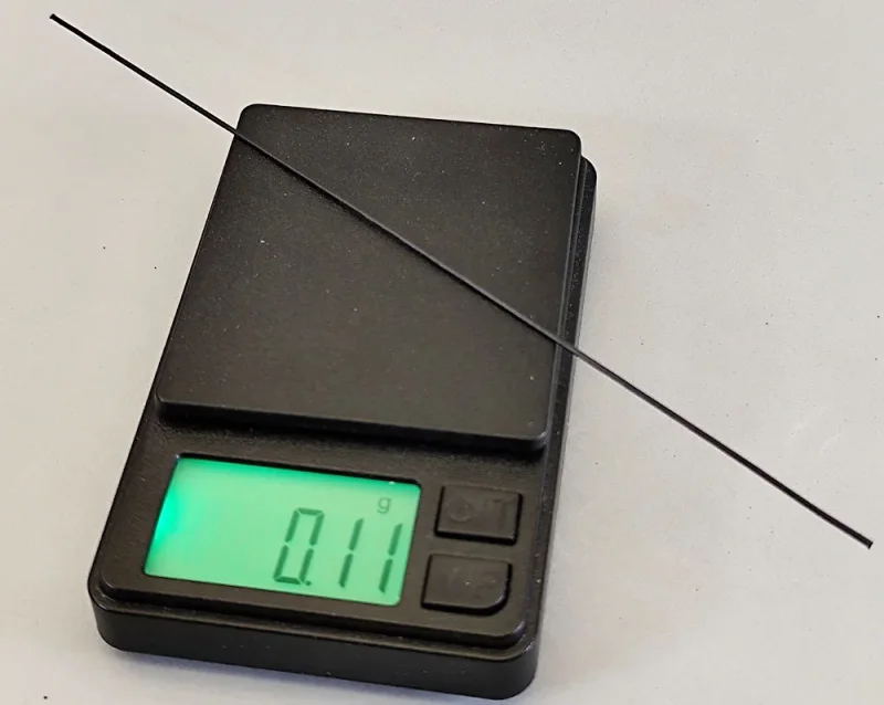 Stangen AD 1 mm, GFK/Kunststoff in Schwarz, ca. 15 cm lang. Ideal geeignet für den Einsatz im Käfigbau, als Spoilerhalter, Motorgestänge und vieles mehr.