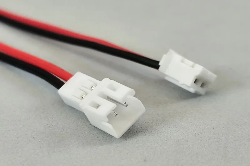 Stecker Kombi (1). JST-PH 2-polig, 26AWg/0,128m2 Kabel je 10cm lang, für Beleuchtungskits und Motoraschluss