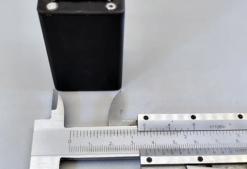 Taschentester für den Motor und die Drehrichtung eines Slotcars – benötigt eine 9-Volt-Blockbatterie, einfaches Aufdrücken auf die Schleifer.