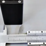 Taschentester für den Motor und die Drehrichtung eines Slotcars – benötigt eine 9-Volt-Blockbatterie, einfaches Aufdrücken auf die Schleifer.