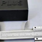 Taschentester für den Motor und die Drehrichtung eines Slotcars – benötigt eine 9-Volt-Blockbatterie, einfaches Aufdrücken auf die Schleifer.