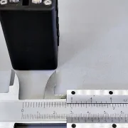 Taschentester für den Motor und die Drehrichtung eines Slotcars – benötigt eine 9-Volt-Blockbatterie, einfaches Aufdrücken auf die Schleifer.